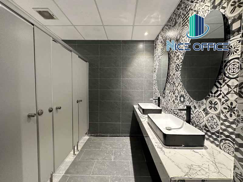 Nhà vệ sinh nữ tại tòa nhà PLS Phó Đức Chính