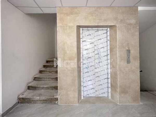 Thang máy và lối thang bộ tại tòa nhà Halo Building Hai Bà Trưng