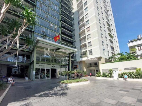 Cổng chính tòa nhà Botanic Towers