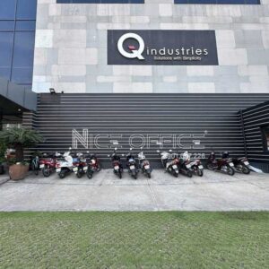 Khu vực đậu xe máy phía trước tòa nhà Q Industries Building
