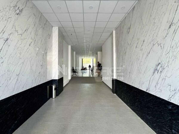 Khu vực để xe tại tầng trệt tòa nhà TKG Building