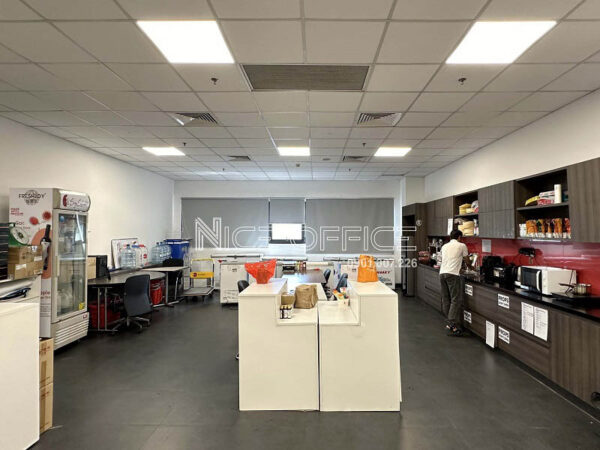 Khu vực pantry tại Q Industries Building