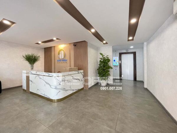 Lễ tân và thang máy tại tòa nhà Bình Minh Building
