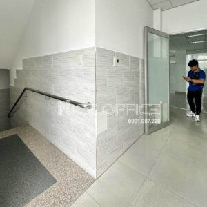 Lối thang bộ tại tòa nhà VNO Building Phan Xích Long