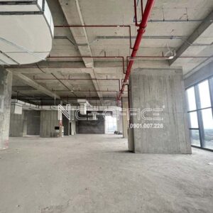 Mặt bằng trống tại Lumiere Riverside đang trong giai đoạn hoàn thiện