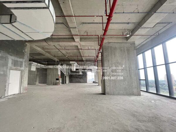 Mặt bằng trống tại Lumiere Riverside đang trong giai đoạn hoàn thiện