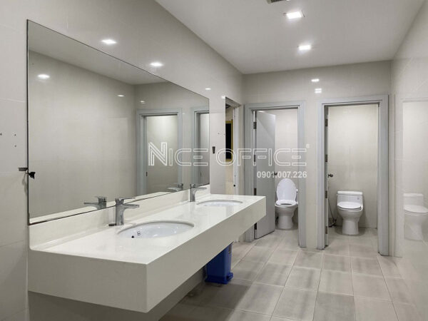 Nhà vệ sinh nữ tại mỗi tầng