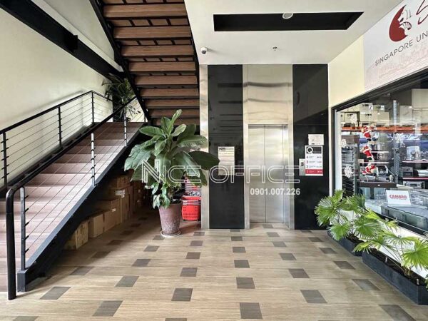 Thang máy tại tòa nhà Q Industries Building