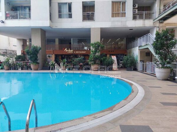 Tiện ích hồ bơi tại tòa nhà Botanic Towers