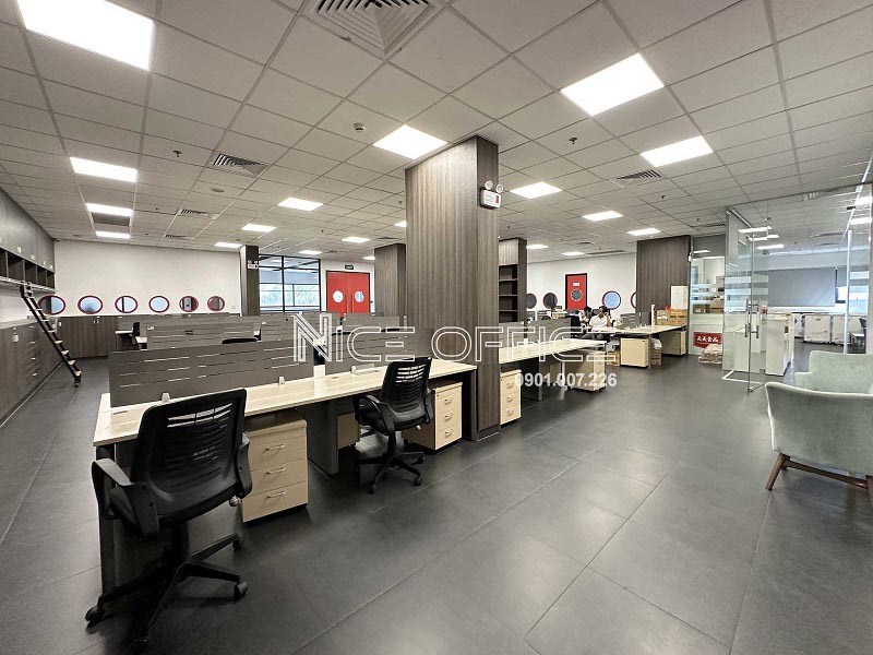 Văn phòng hiện đại của khách hàng đã set up sẵn nội thất tại Q Industries Building