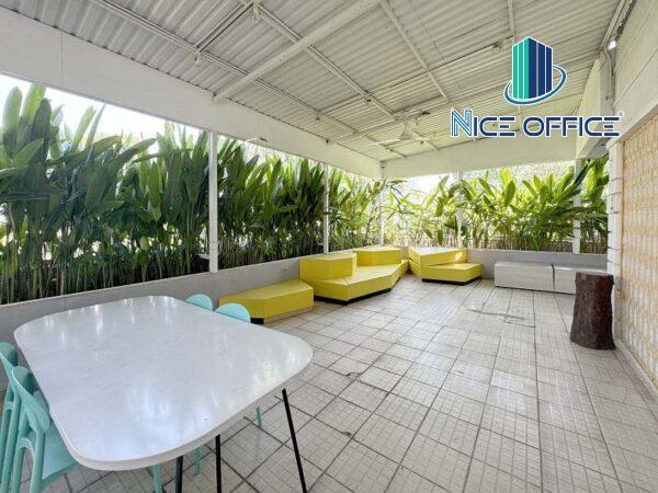 Khu vực thư giãn tại Toong Phạm Ngọc Thạch