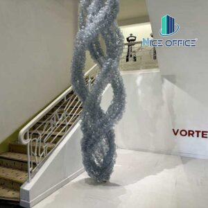 Thang di chuyển lên các tầng Toong quận 1