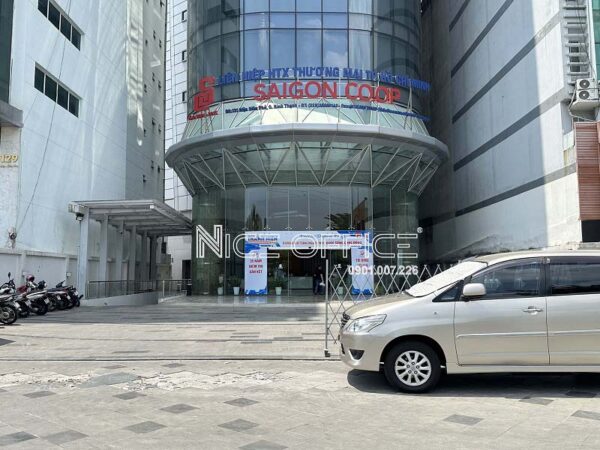 Mặt tiền tòa nhà Saigon Coop Tower