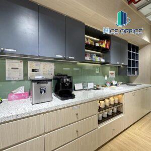 Pantry tại Cocoro có máy pha cà phê và những món điểm tâm nhẹ