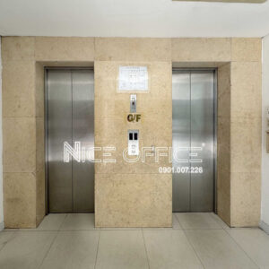 Hai thang máy tại tòa nhà G8 Golden Building Trần Cao Vân