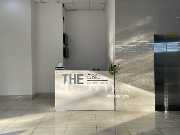 Lê tân tại tòa nhà The CBD Building