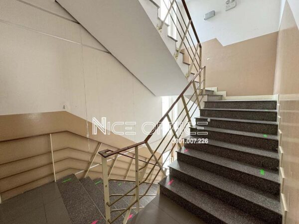 Lối thang bộ tại tòa nhà G8 Golden Building Trần Cao Vân