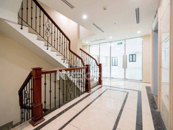 Lối thang bộ tại tòa nhà TLE Building