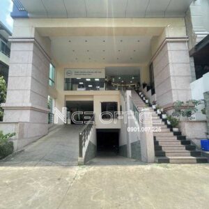 Mặt tiền tòa nhà Lạc Việt Building