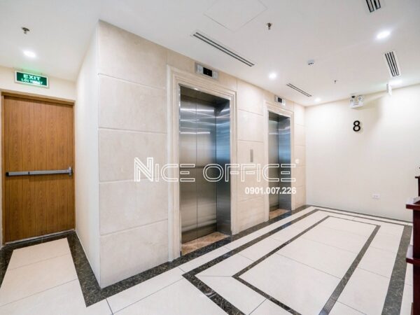 Hai thang máy tại tòa nhà TLE Building