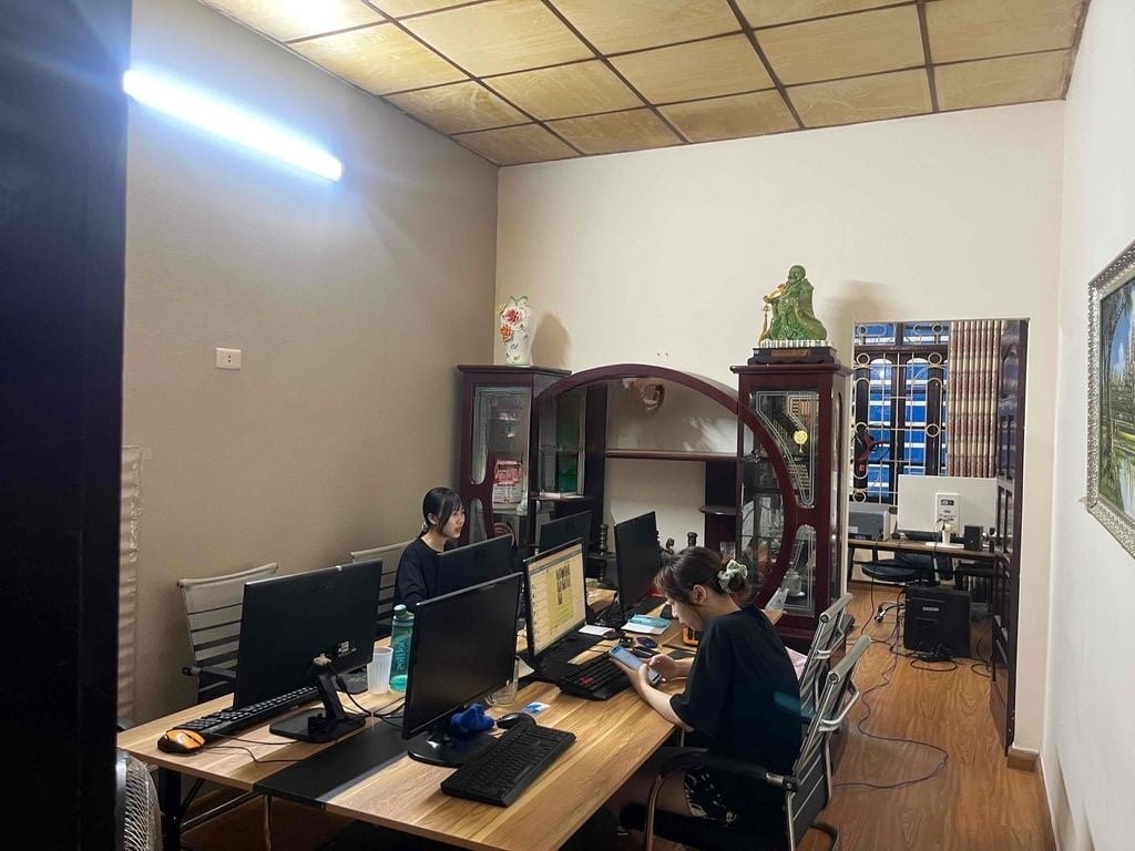 Thuê nhà làm văn phòng thường mang lại sự ấm cúng như 1 gia đình cho các công ty vừa và nhỏ