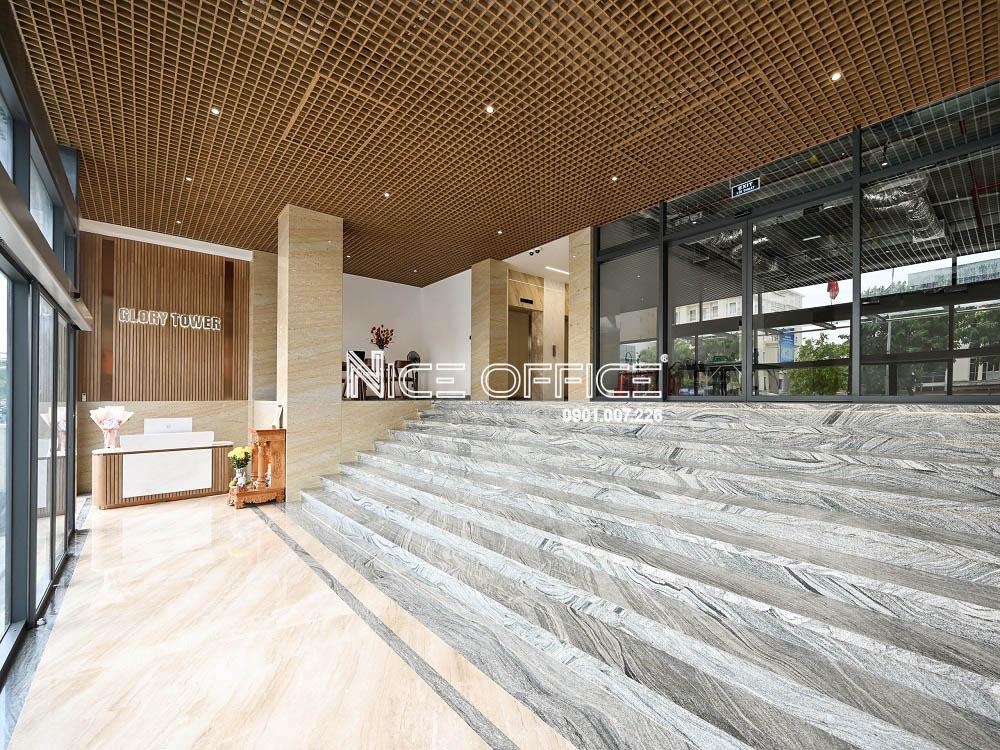 khu-vuc-le-tan-va-cong-chinh-toa-nha-glory-tower