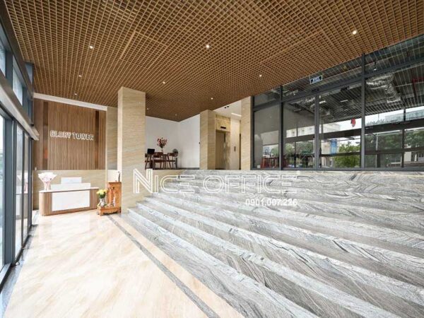 Khu vực lễ tân và cổng chính tầng trệt tòa nhà Glory Tower