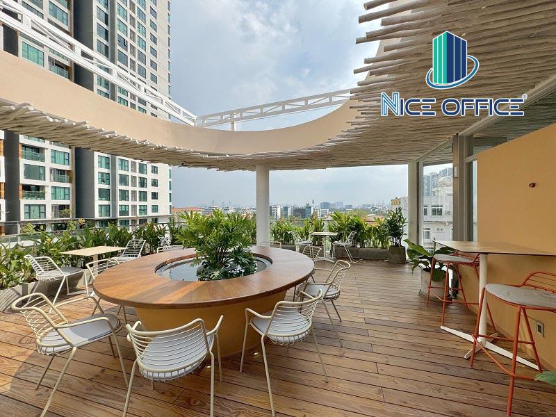 Khu vực relax sử dụng chung tại sân thượng Dreamplex Lê Hiến Mai