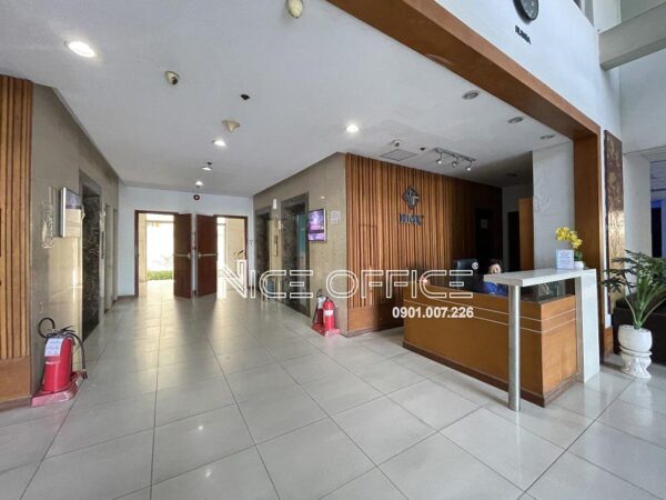 Lễ tân và thang máy tại tòa nhà BMC Building