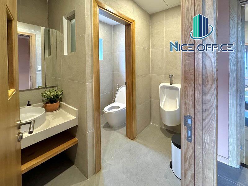 Nhà vệ sinh tại mỗi tầng