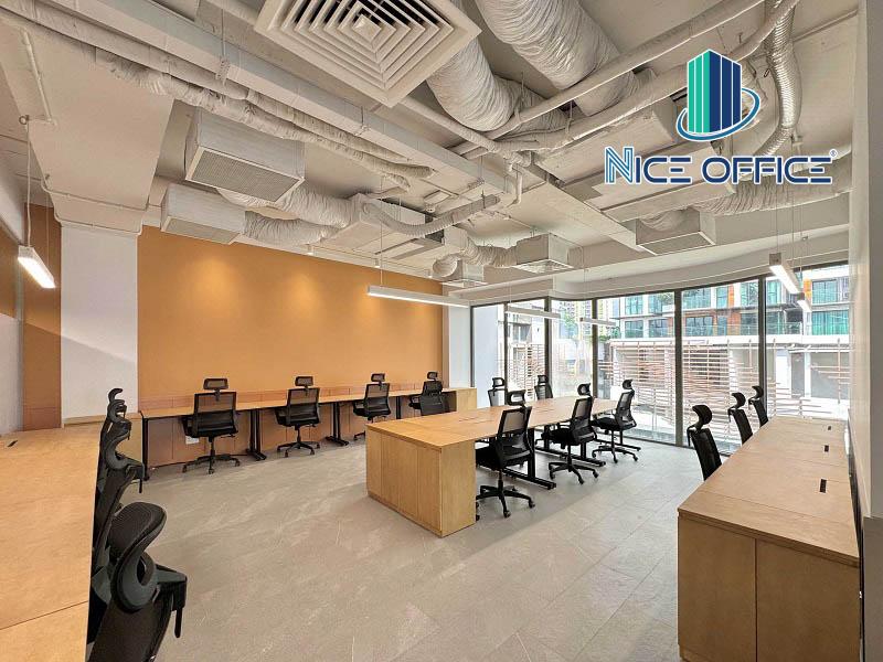 Phòng làm việc tại Dreamplex Lê Hiến Mai đầy đủ bàn ghế