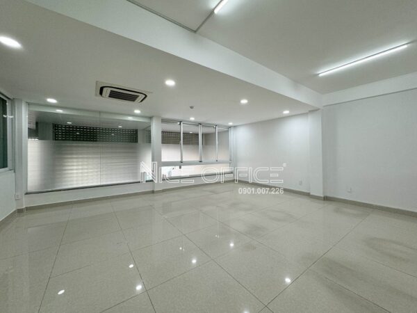 Diện tích trống cho thuê tại tầng lửng tòa nhà PTY Building