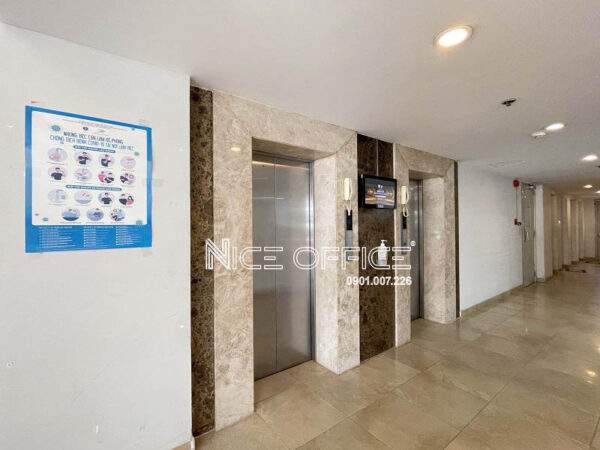 Khu vực thang máy tại tòa nhà Felix Alley Building