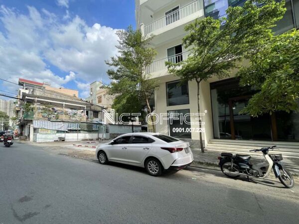 Đường Hoàng Dư Khương phía trước tòa nhà Halo Building