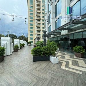 Khu vực thư giãn ngoài trời khi đặt văn phòng tai Pearl 5 Center