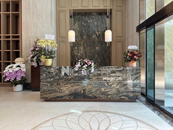Lễ tân tại tòa nhà LPBank Thaisquare The Merit