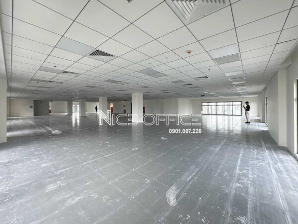 Mặt bằng trống đã hoàn thiện trần và sàn nâng tại LPBank Thaisquare The Merit