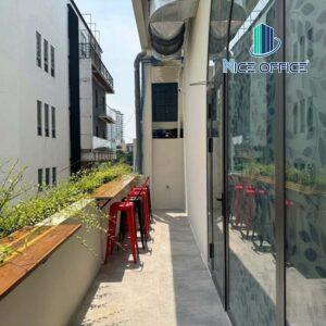 Khu vực thư giãn ngoài trời tại Tini Co Working Space