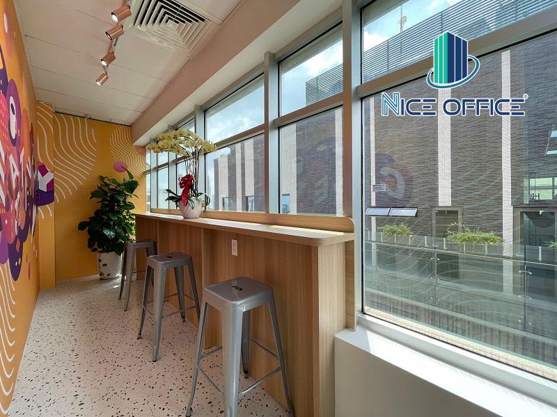 Khu vực thư giãn tại văn phòng trọn gói The Quarters Việt Nam