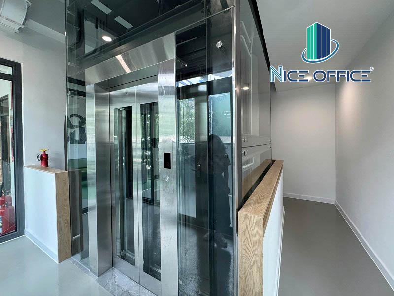 Thang máy tại Tini Co Working