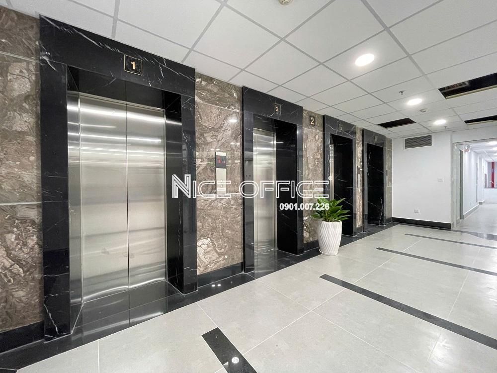 khu-vuc-thang-may-tai-toa-nha-tech-valley-building