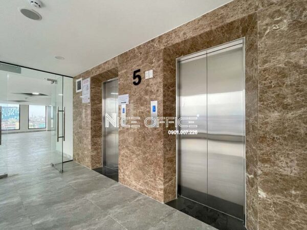 Thang máy tại tòa nhà Báo Công giáo và Dân tộc quận 3
