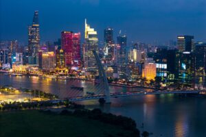 Sự xuất hiện của nhiều tòa nhà văn phòng hạng A đã mang đến một diện mạo mới, hiện đại và đẳng cấp cho khu vực dọc hai bên bờ sông Sài Gòn.