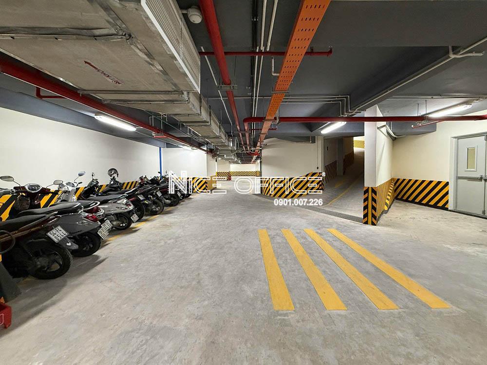 datc-building-co-4-ham-xe-rong-rai