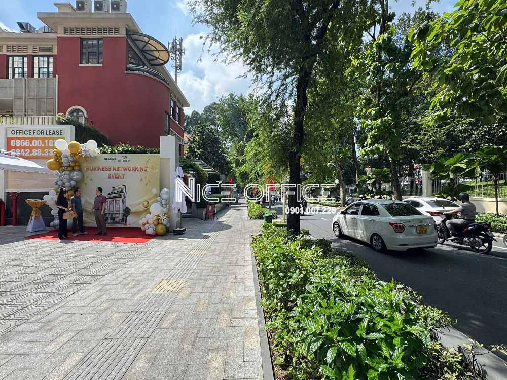 Khu vực trước ở tòa nhà DATC Building