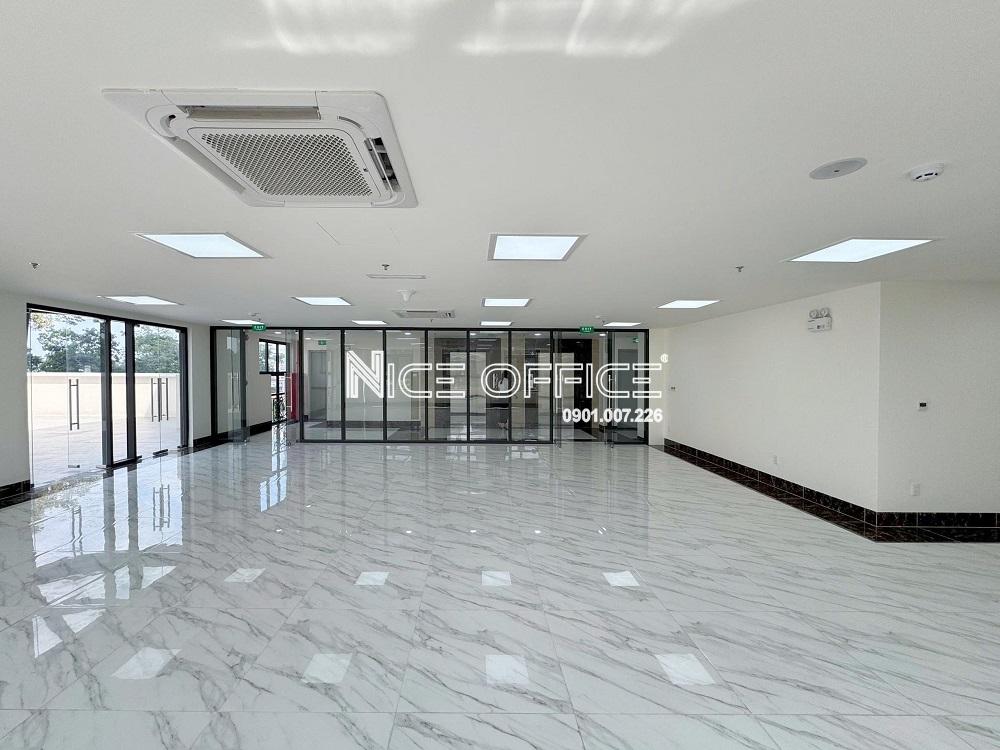 mat-bang-trong-cho-thue-tai-datc-building-co-ban-cong