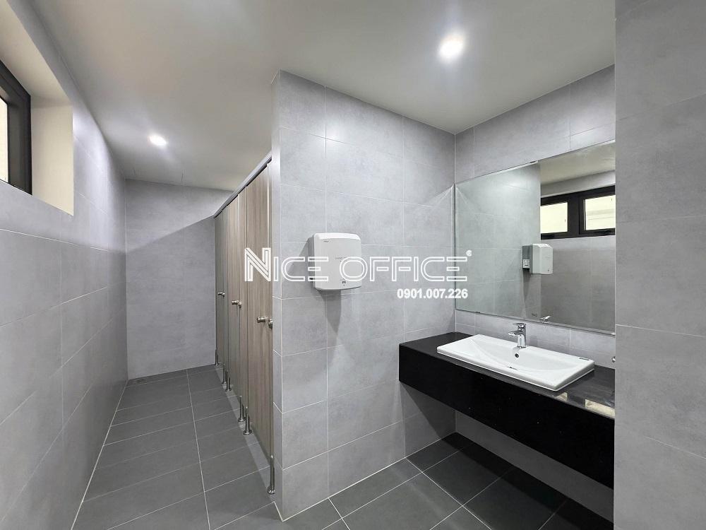 nha-ve-sinh-nu-tai-datc-building