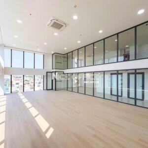 Alternative view of TOÀ NHÀ ATLAS BUILDING